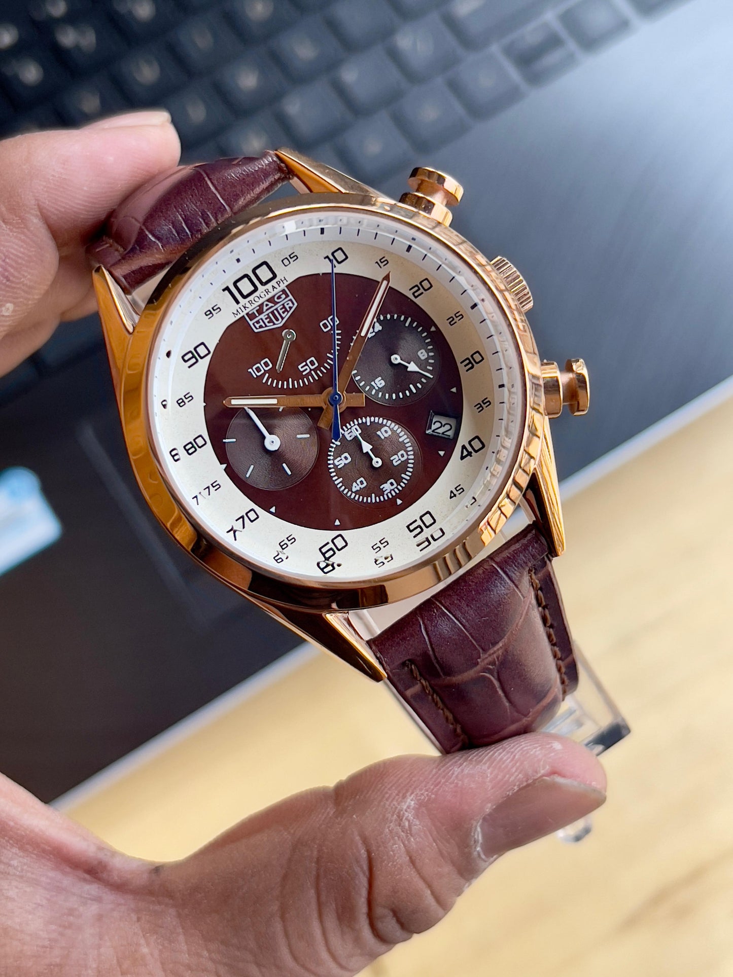 TAG HEUER Quartz chronograph